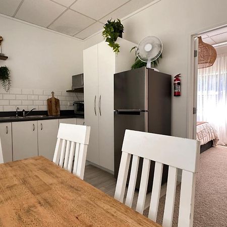 Rustling Oaks Nz Boho Pool House Hotel Cambridge Bagian luar foto