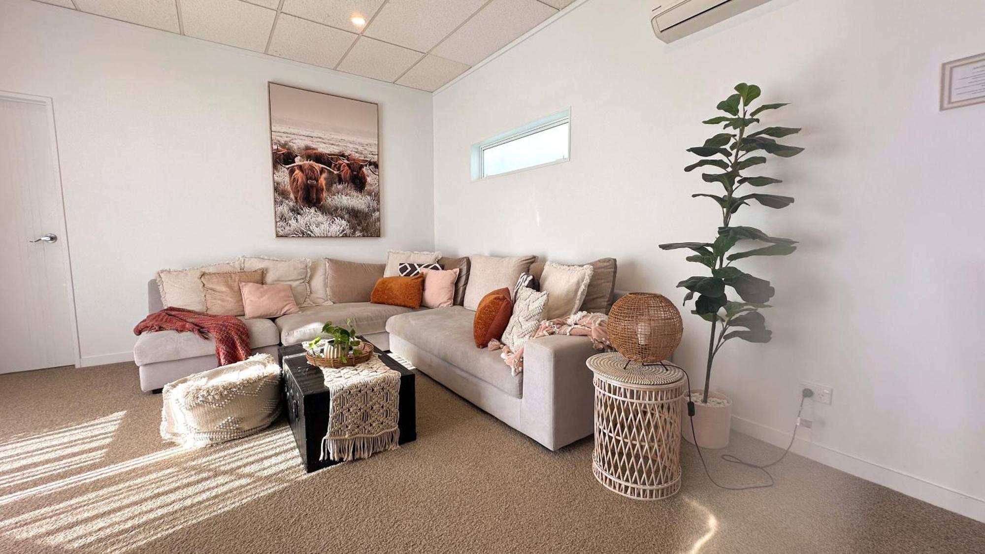 Rustling Oaks Nz Boho Pool House Hotel Cambridge Bagian luar foto